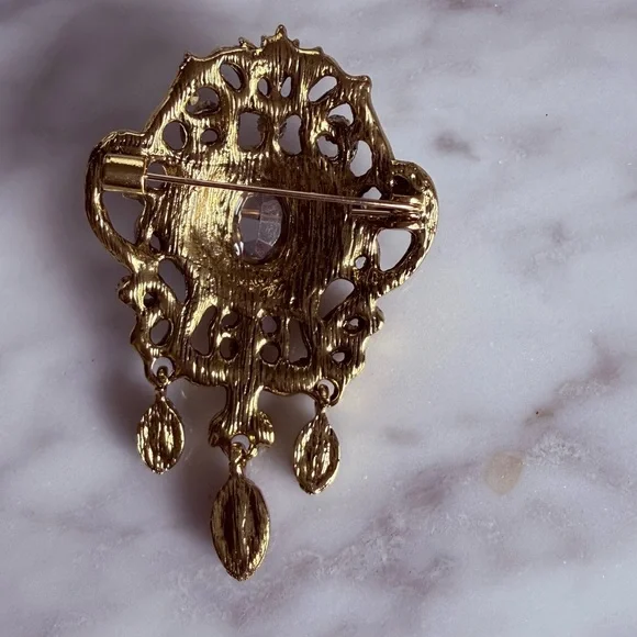 Elegant Red and Green Gemstone Brooch - Picture 3 of 4